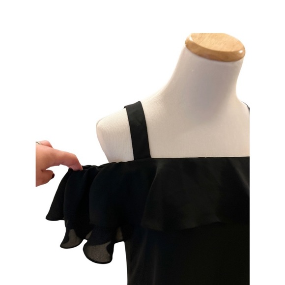 SALE! 🛍️ J CREW Black Cold Shoulder Ruffle Top - Size 6 Tall - Picture 5 of 10